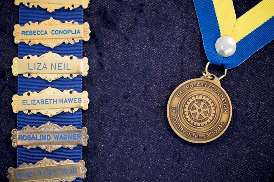 interact-presidential-gold-history-necklace-detail