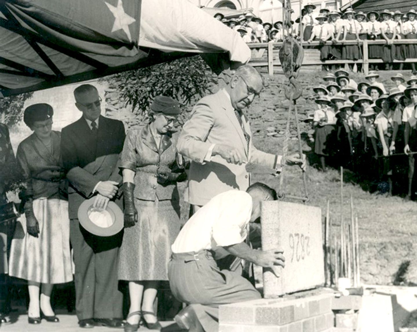 1956-laying-the-library-foundation-stone-by-sir-john-lavarack-752x600