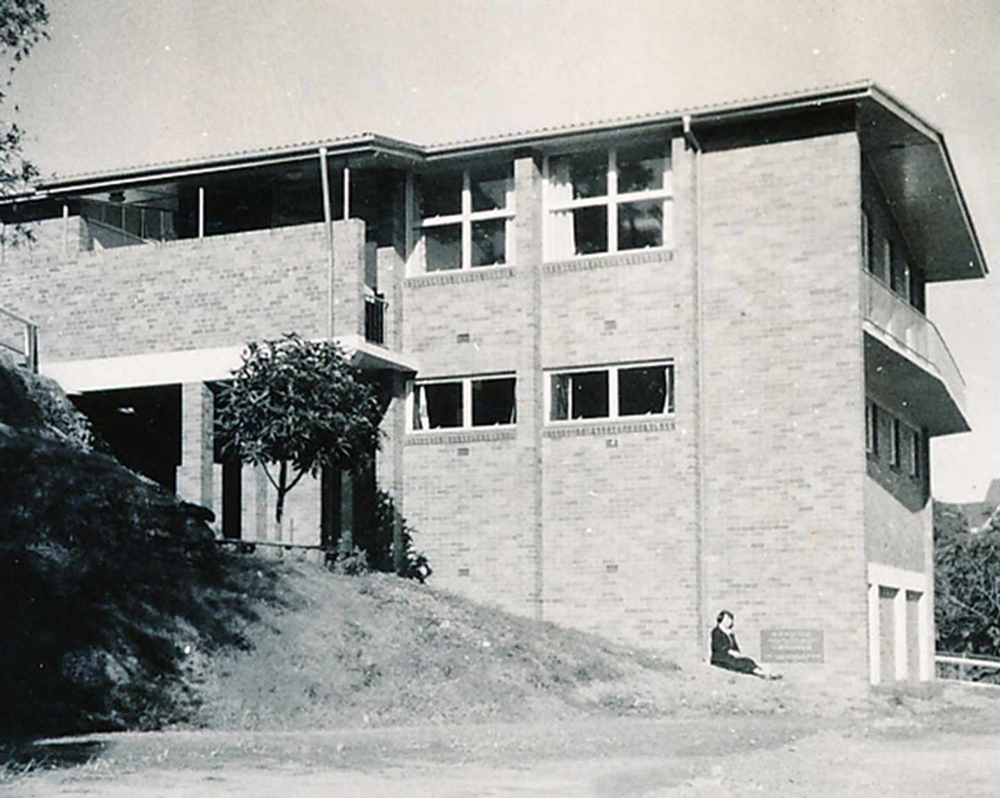 1956-library-building-foundation-stone-and-grammar-girl-visible-752x600