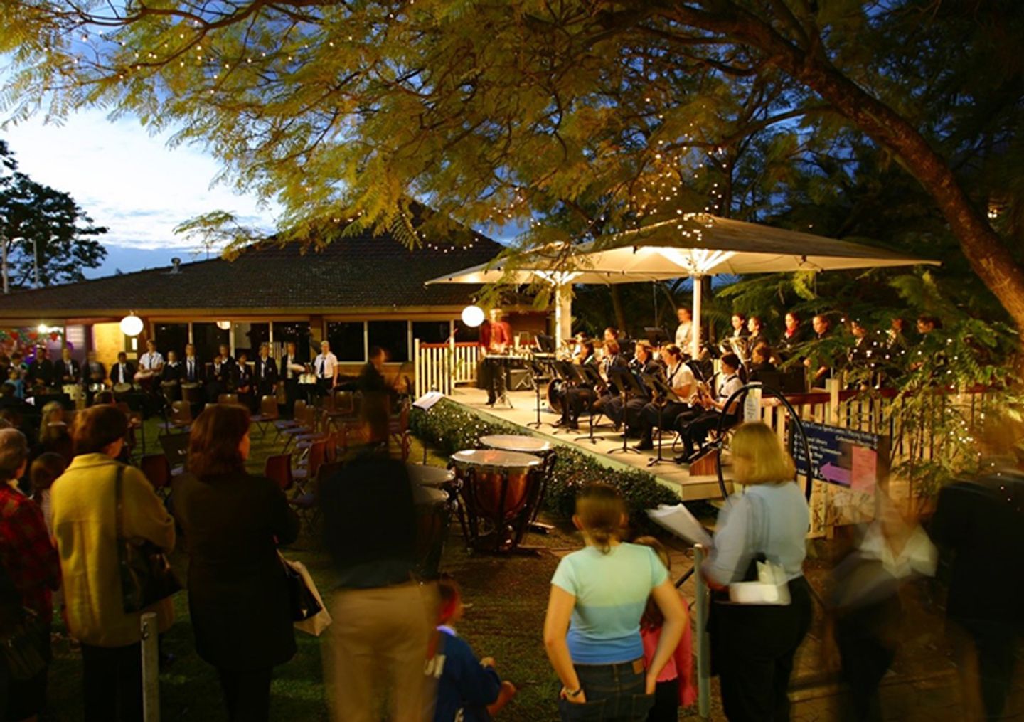 2003-first-open-daynight-twilight-on-the-flagpole-lawn-now-the-stage-lawn-752x530