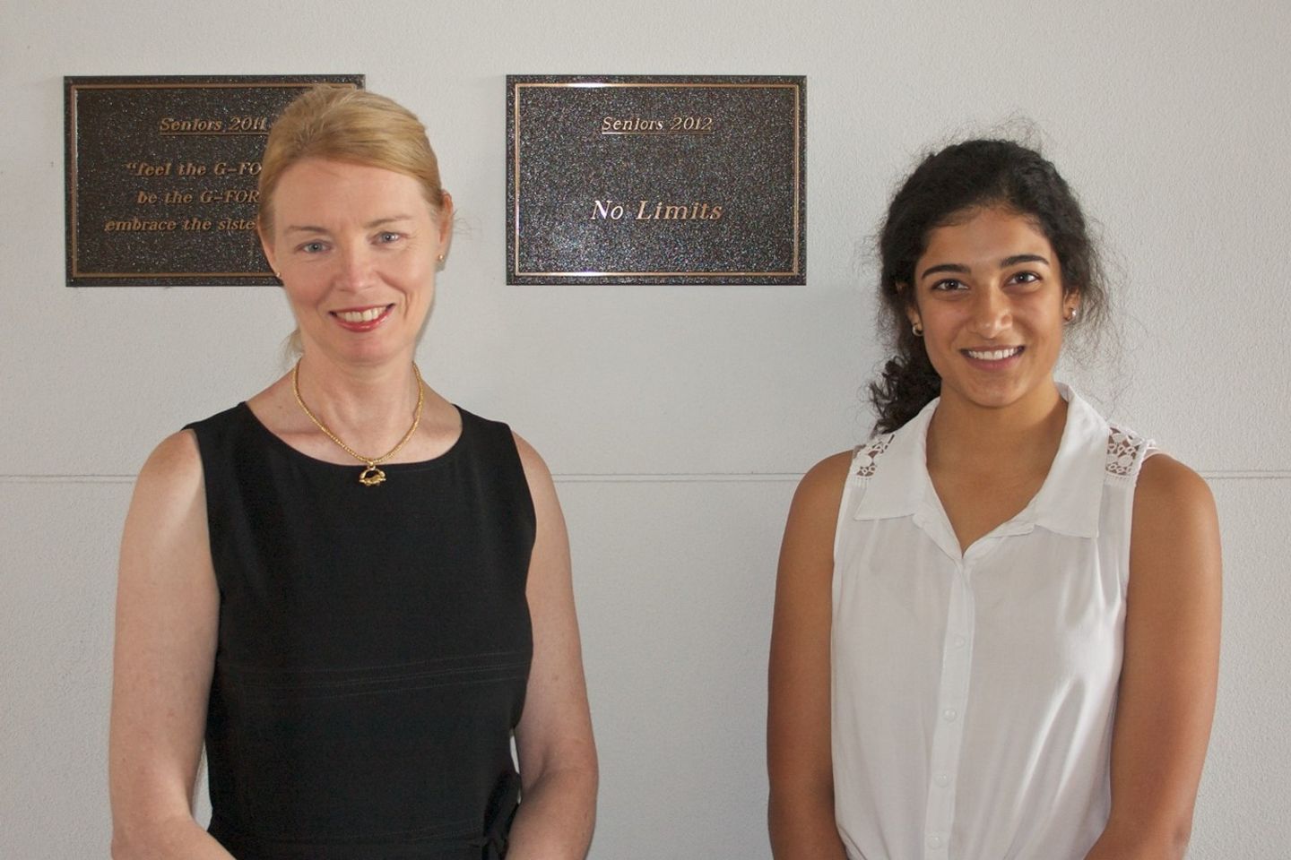 2012-plaque-unveiling-in-january-2013-dr-amanda-bell-with-former-head-girl-tanvi-karnik-(2013)