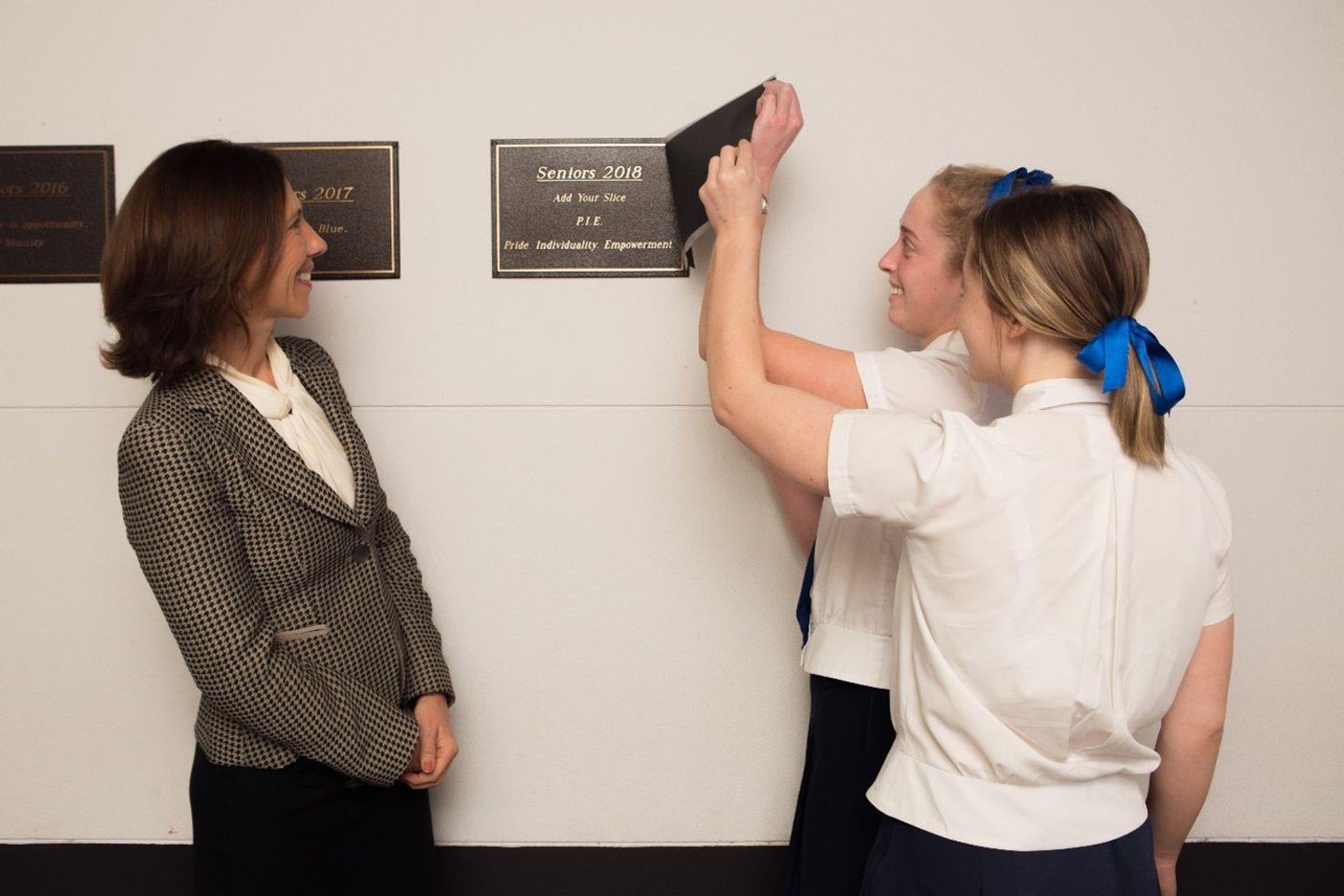 2018-unveiling-ms-euler-with-head-girls