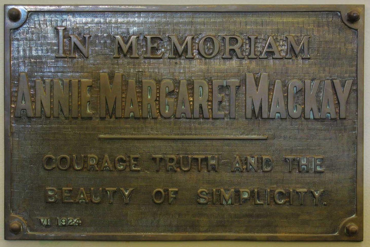annie-mackay-plaque
