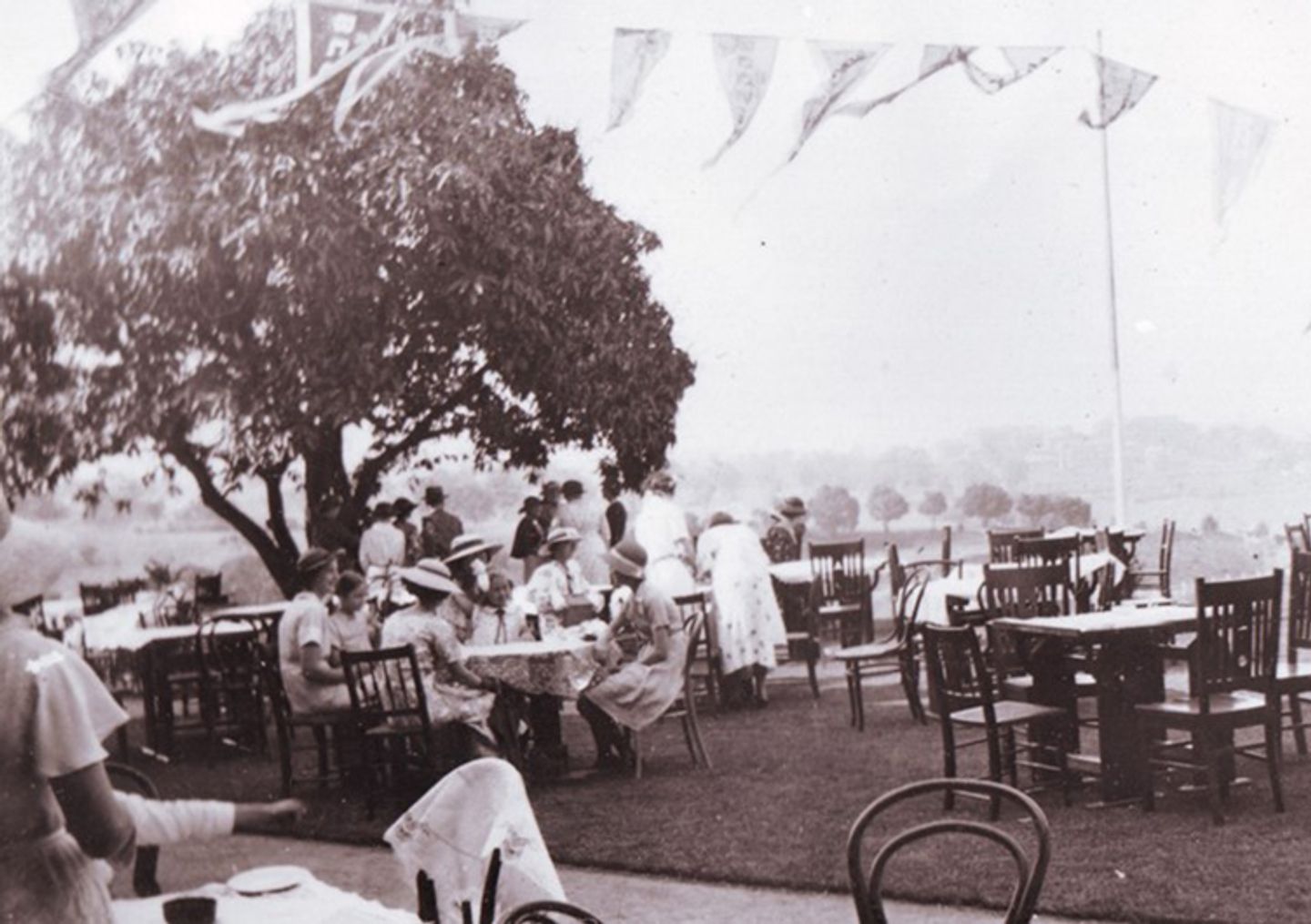 c-1929-flagpole-lawn-on-old-girls'-day-752x530