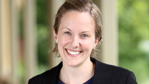 about_leadership_people_julie_mckay_752